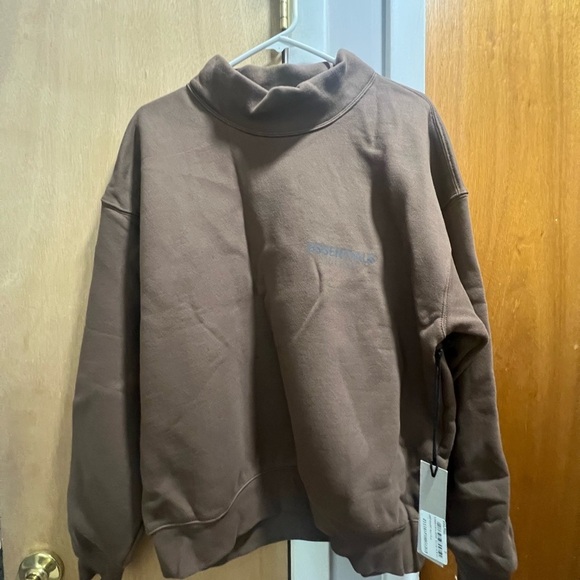 Fear of God Essentials Men’s Brown mock neck sweatshirt (NEVER worn) size S - Picture 4 of 5